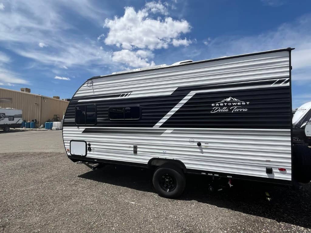 2025 East to West 2025 East to West Della Terra - thumbnail 5