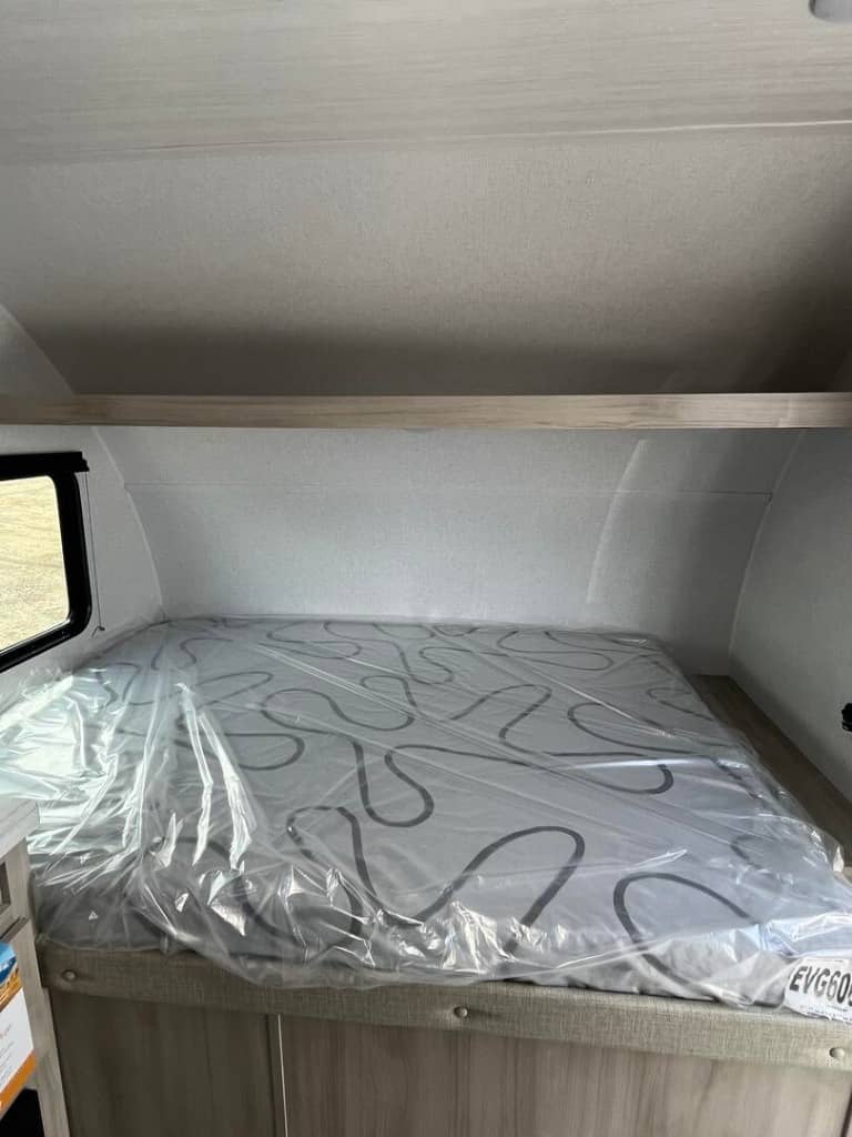 2025 East to West 2025 East to West Della Terra - thumbnail 10