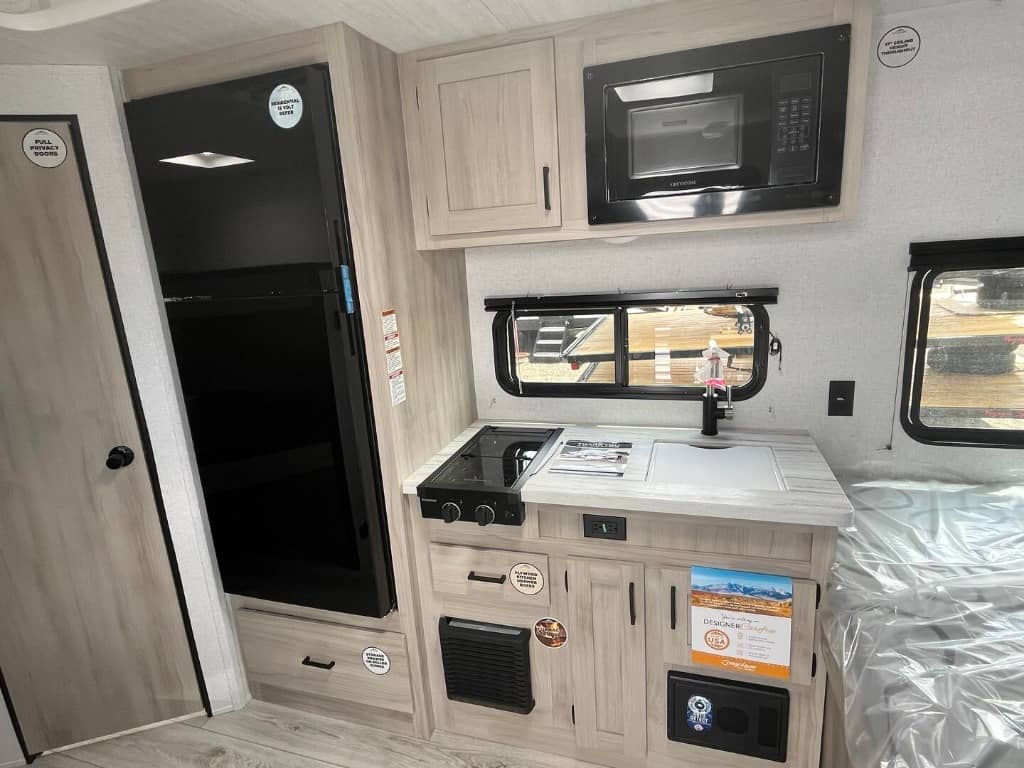 2025 East to West 2025 East to West Della Terra - thumbnail 11