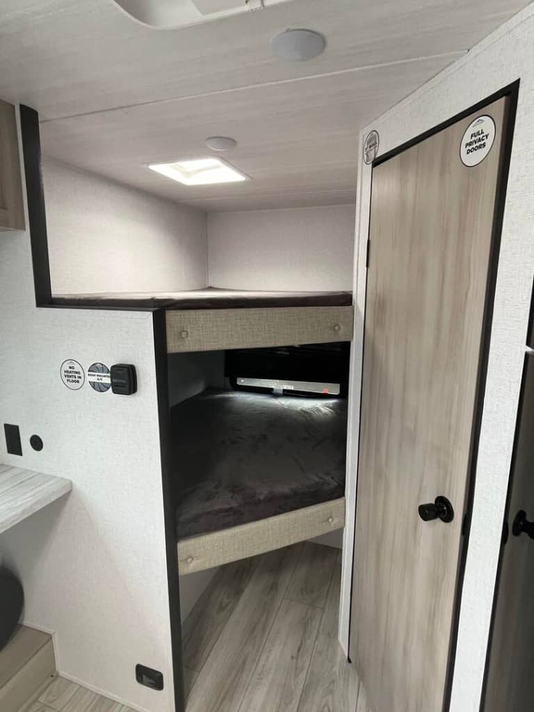 2025 East to West 2025 East to West Della Terra - thumbnail 13