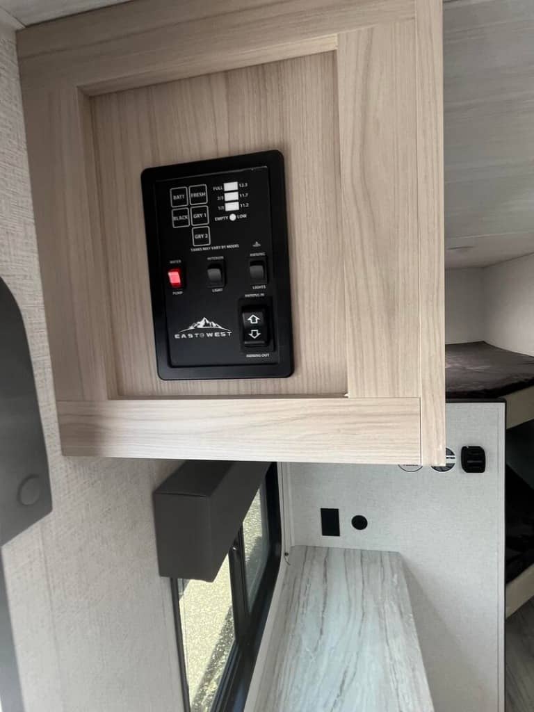 2025 East to West 2025 East to West Della Terra - thumbnail 23