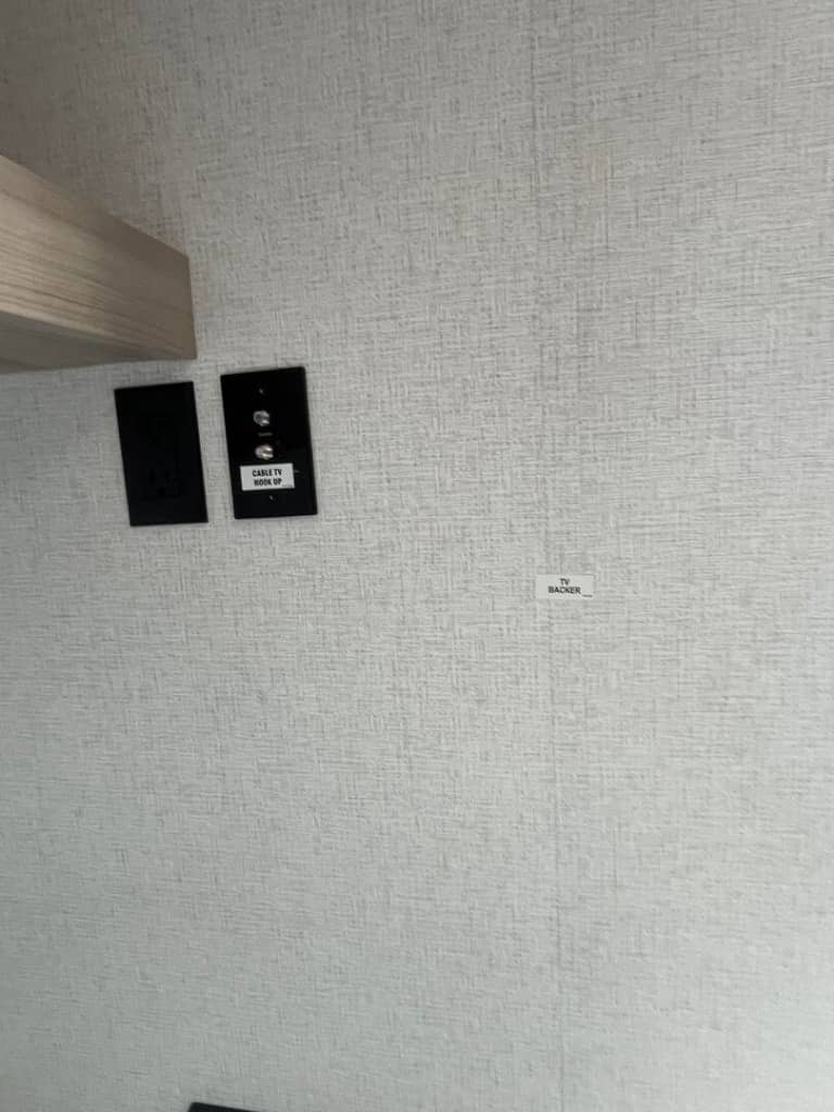 2025 East to West 2025 East to West Della Terra - thumbnail 24