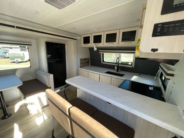 2025 Forest River 2025 Forest River Surveyor - thumbnail 4