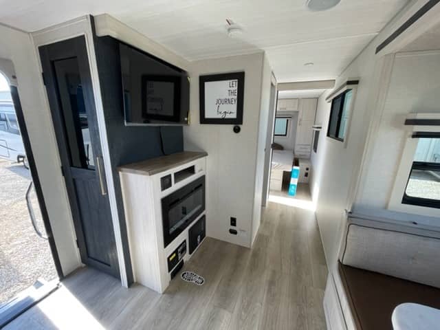 2025 Forest River 2025 Forest River Surveyor - thumbnail 6