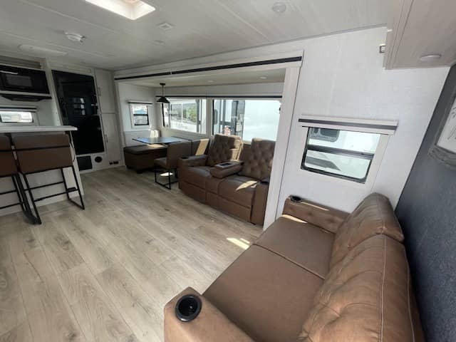 2025 Forest River 2025 Forest River Surveyor - thumbnail 4