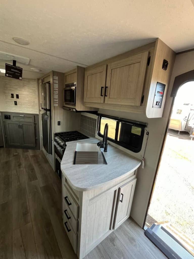 2025 Coachmen 2025 Coachmen Catalina Legacy Edition - thumbnail 15