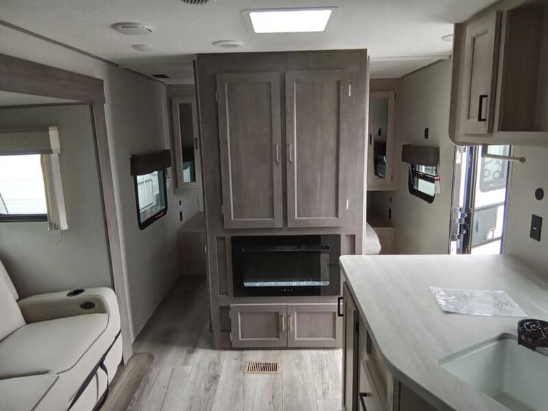 2025 Coachmen 2025 Coachmen Catalina Legacy Edition - thumbnail 15