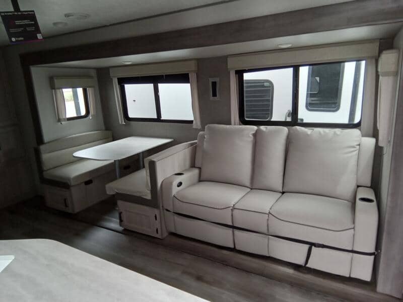 2025 Coachmen 2025 Coachmen Catalina Legacy Edition - thumbnail 16