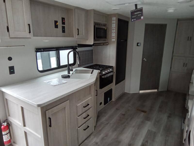 2025 Coachmen 2025 Coachmen Catalina Legacy Edition - thumbnail 17