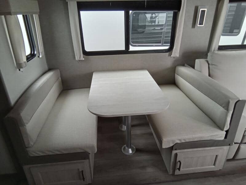 2025 Coachmen 2025 Coachmen Catalina Legacy Edition - thumbnail 18