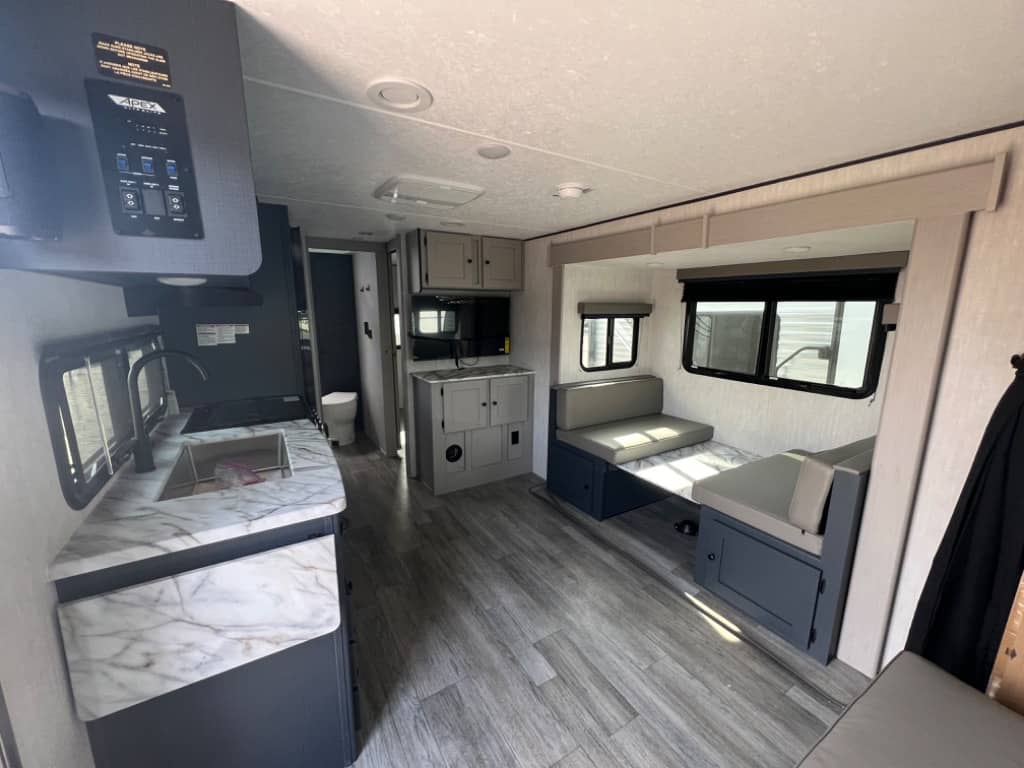 2025 Coachmen 2025 Coachmen Apex Ultra-Lite - thumbnail 6