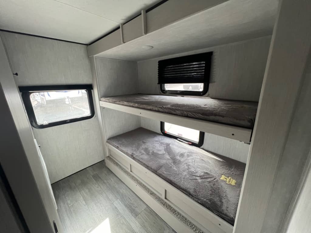 2025 Coachmen 2025 Coachmen Apex Ultra-Lite - thumbnail 8