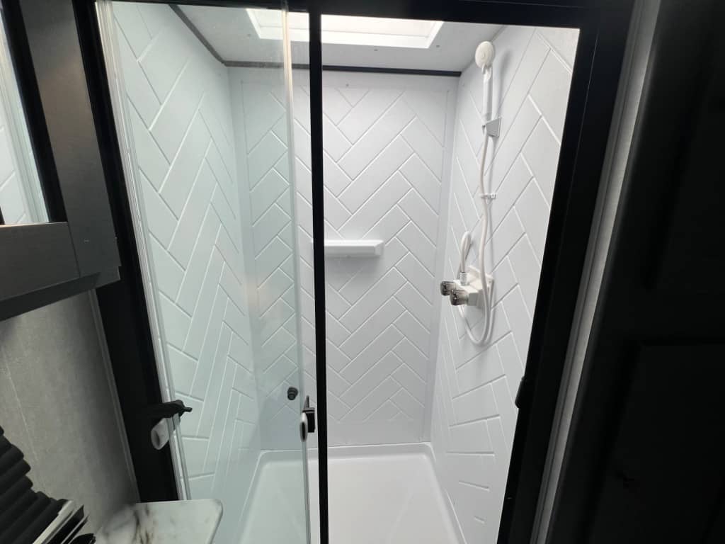 2025 Coachmen 2025 Coachmen Apex Ultra-Lite - thumbnail 10