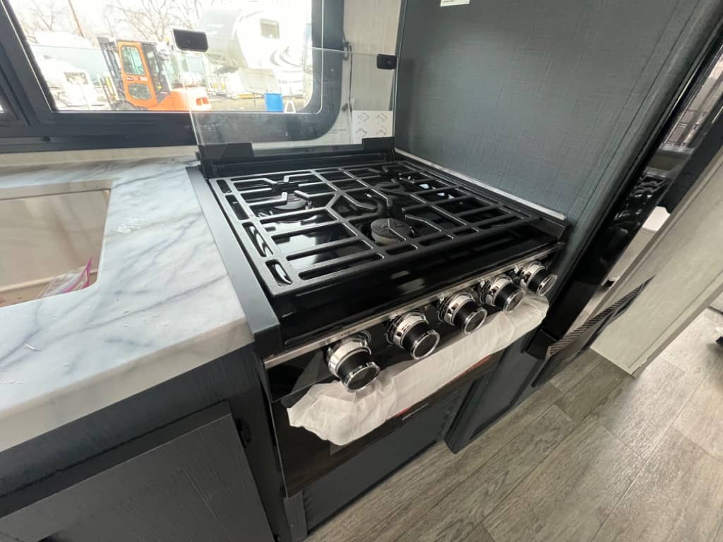 2025 Coachmen 2025 Coachmen Apex Ultra-Lite - thumbnail 12