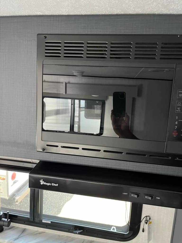 2025 Coachmen 2025 Coachmen Apex Ultra-Lite - thumbnail 13