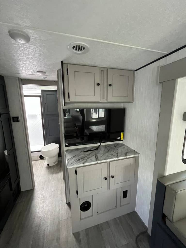 2025 Coachmen 2025 Coachmen Apex Ultra-Lite - thumbnail 18