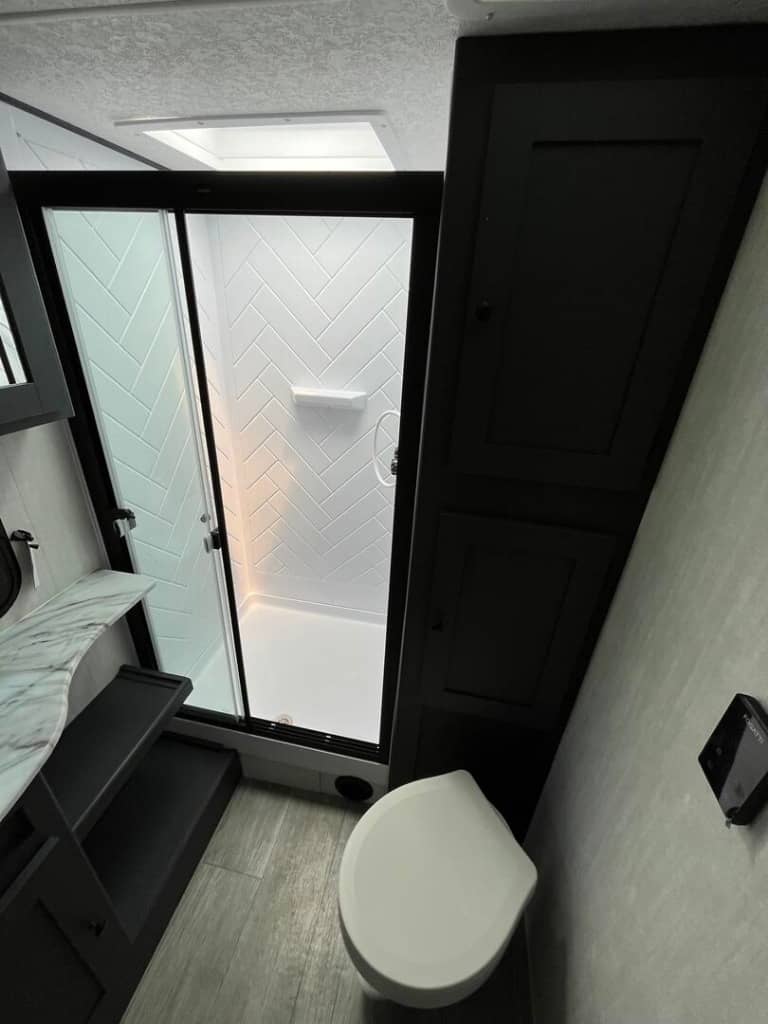 2025 Coachmen 2025 Coachmen Apex Ultra-Lite - thumbnail 22