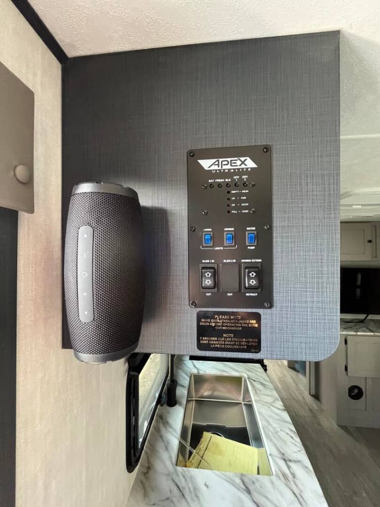 2025 Coachmen 2025 Coachmen Apex Ultra-Lite - thumbnail 23