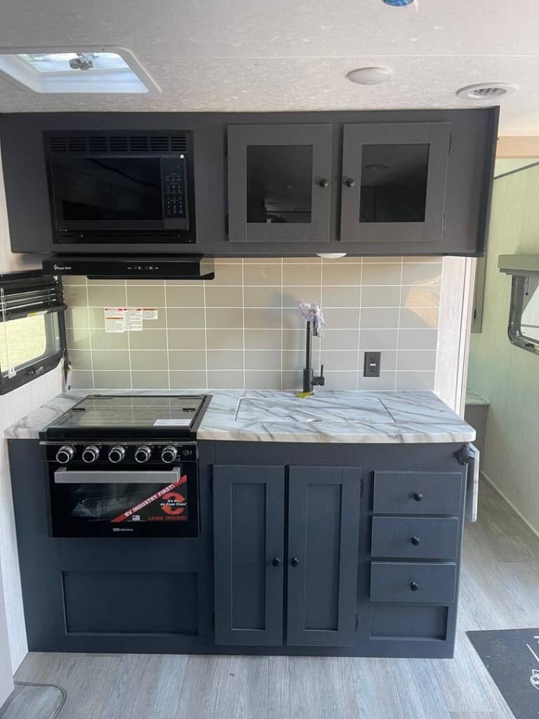 2025 Coachmen 2025 Coachmen Apex Ultra-Lite - thumbnail 11