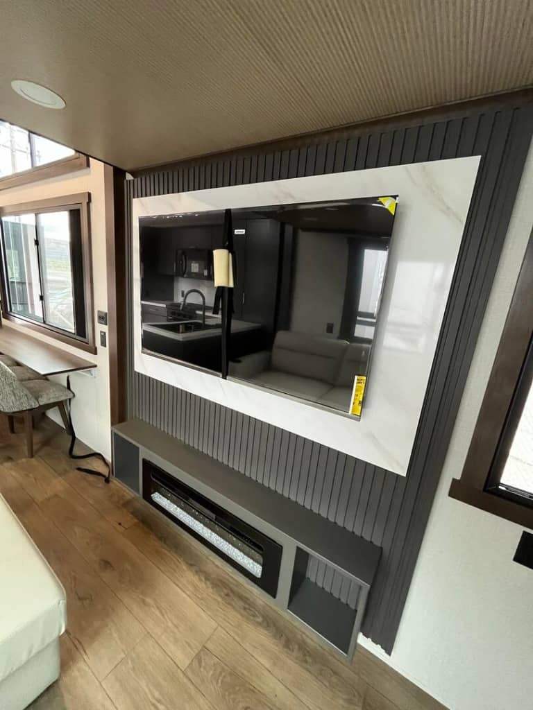 2025 Forest River 2025 Forest River Cedar Creek Destination - thumbnail 20