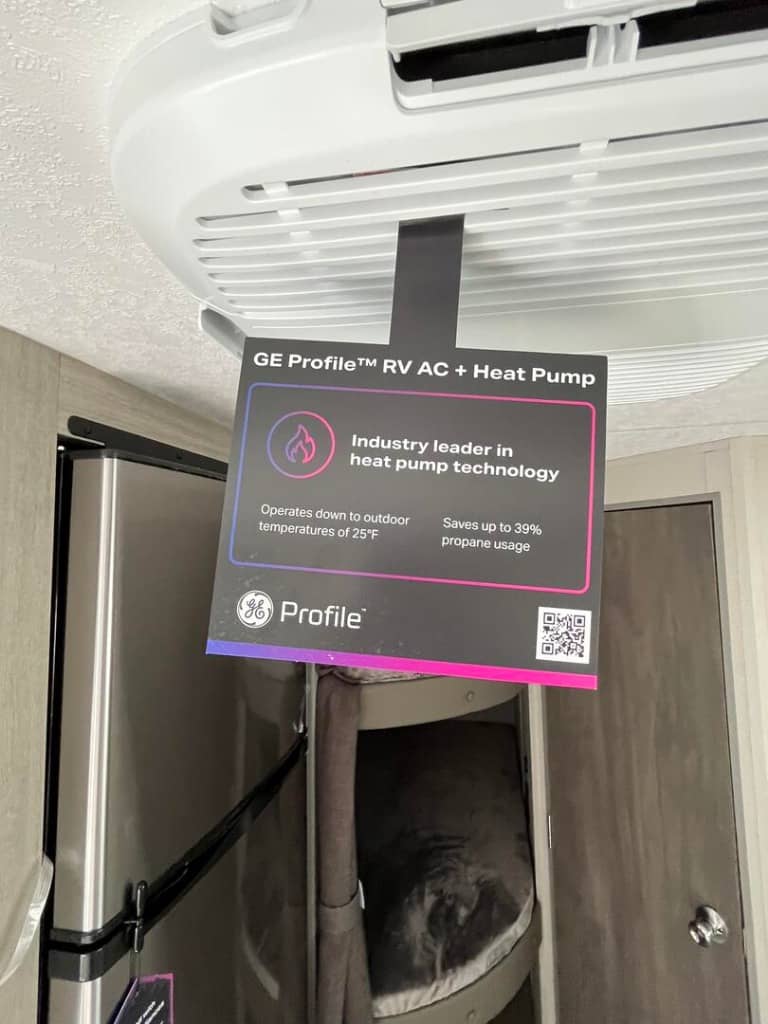 2025 Coachmen 2025 Coachmen Catalina Summit Series 7 - thumbnail 16