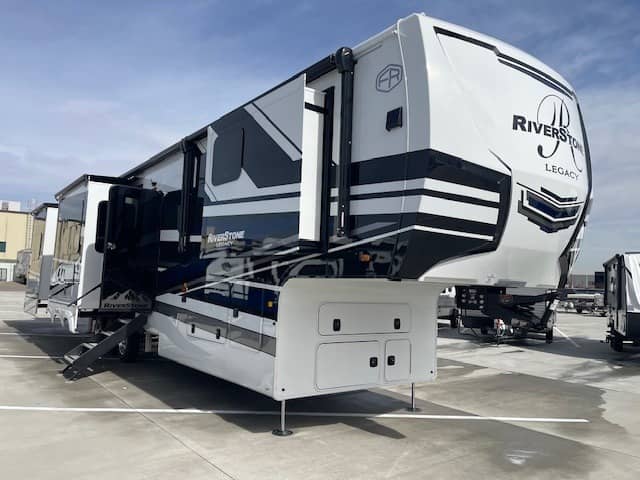 2026 Forest River 2026 Forest River Riverstone - thumbnail 4