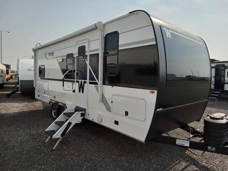 2026 Winnebago 2026 Winnebago Thrive - thumbnail 3