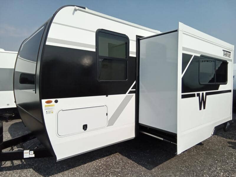 2026 Winnebago 2026 Winnebago Thrive - thumbnail 7