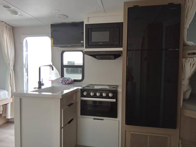 2026 Winnebago 2026 Winnebago Thrive - thumbnail 13