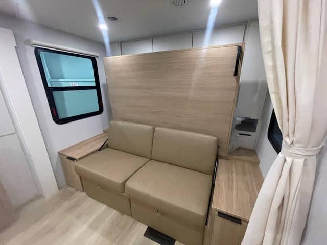 2026 Winnebago 2026 Winnebago Thrive - thumbnail 6