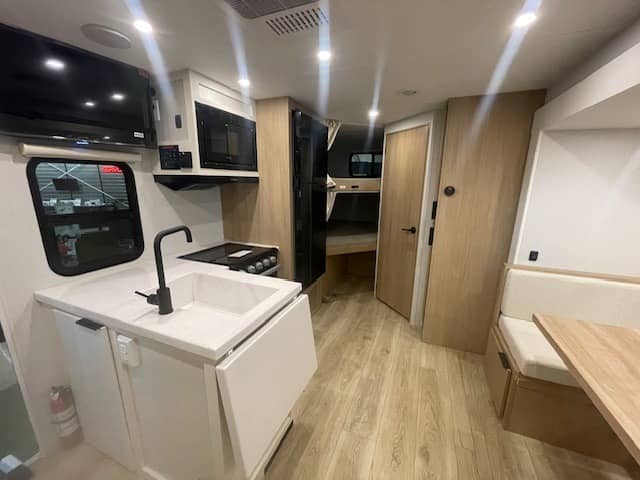 2026 Winnebago 2026 Winnebago Thrive - thumbnail 8