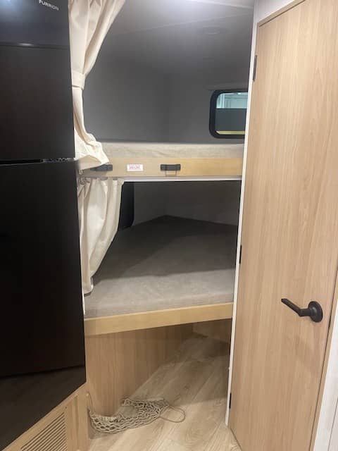 2026 Winnebago 2026 Winnebago Thrive - thumbnail 9