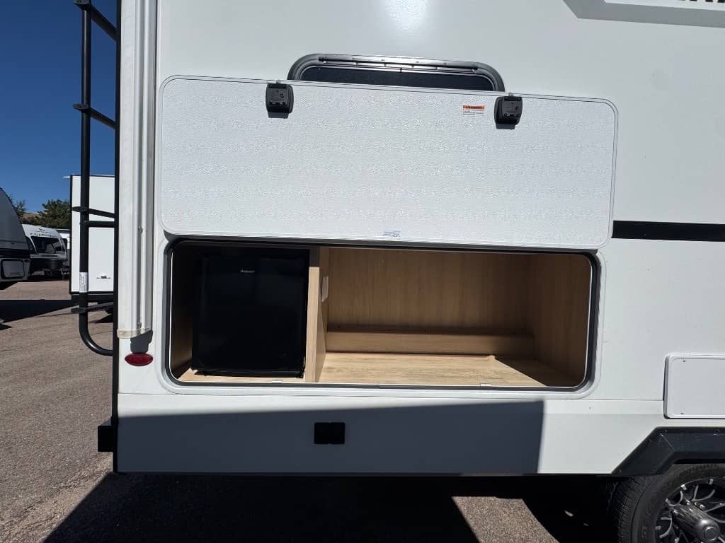 2026 Winnebago 2026 Winnebago Thrive - thumbnail 6