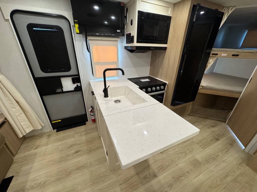 2026 Winnebago 2026 Winnebago Thrive - thumbnail 11