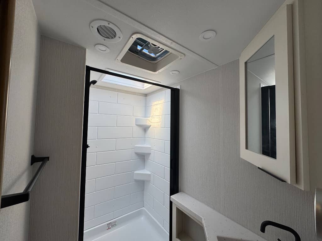 2026 Winnebago 2026 Winnebago Thrive - thumbnail 13