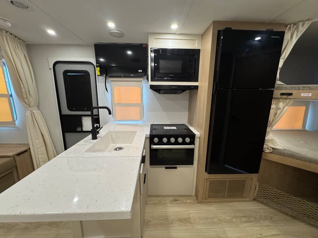 2026 Winnebago 2026 Winnebago Thrive - thumbnail 16