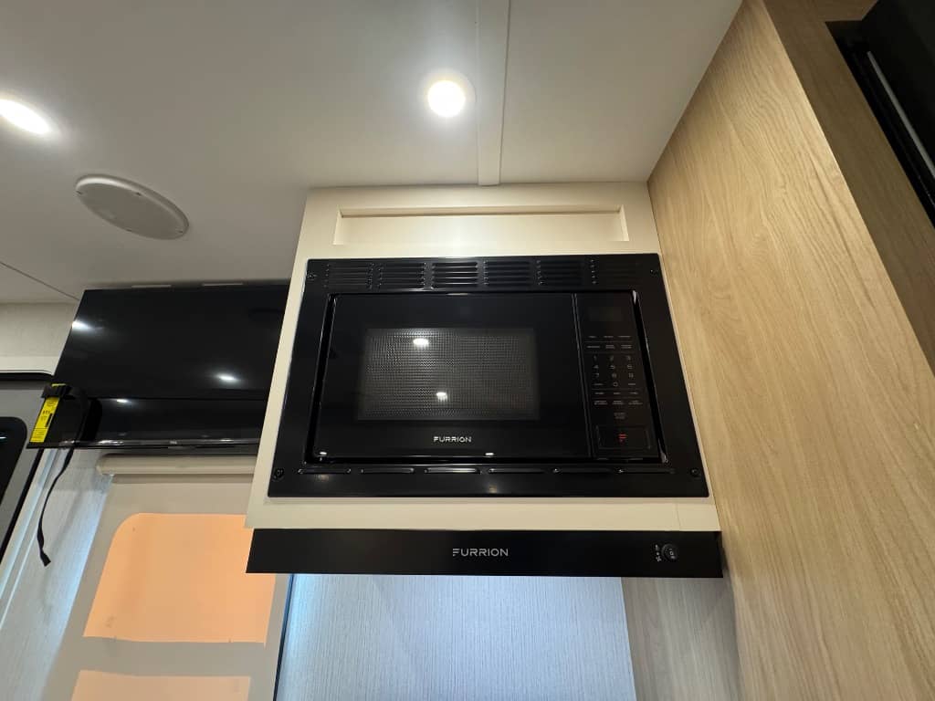 2026 Winnebago 2026 Winnebago Thrive - thumbnail 19