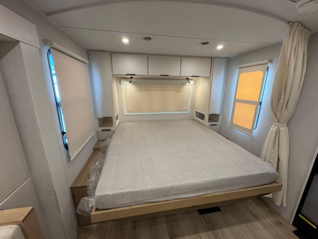 2026 Winnebago 2026 Winnebago Thrive - thumbnail 23