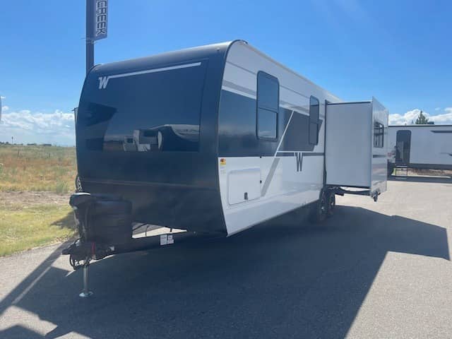 2026 Winnebago 2026 Winnebago Thrive - thumbnail 3