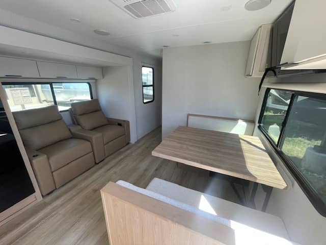 2026 Winnebago 2026 Winnebago Thrive - thumbnail 5