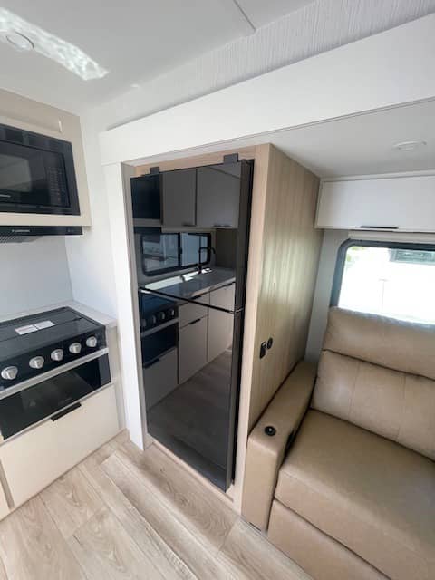 2026 Winnebago 2026 Winnebago Thrive - thumbnail 7