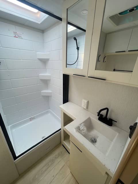 2026 Winnebago 2026 Winnebago Thrive - thumbnail 11