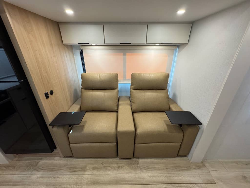 2026 Winnebago 2026 Winnebago Thrive - thumbnail 8