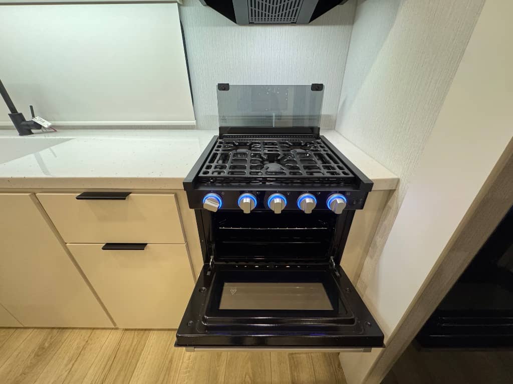 2026 Winnebago 2026 Winnebago Thrive - thumbnail 11