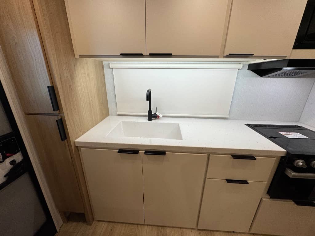 2026 Winnebago 2026 Winnebago Thrive - thumbnail 13