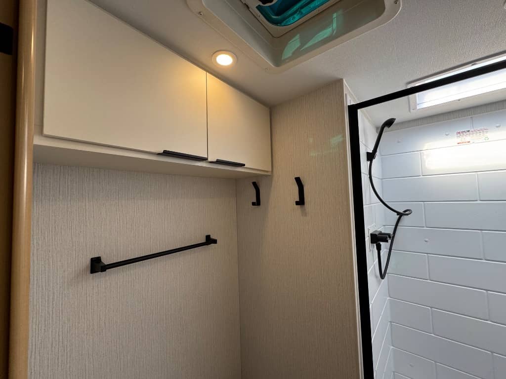 2026 Winnebago 2026 Winnebago Thrive - thumbnail 16