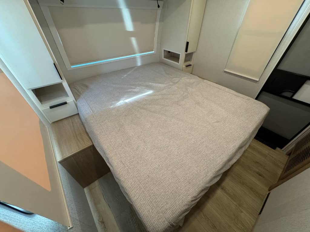 2026 Winnebago 2026 Winnebago Thrive - thumbnail 17