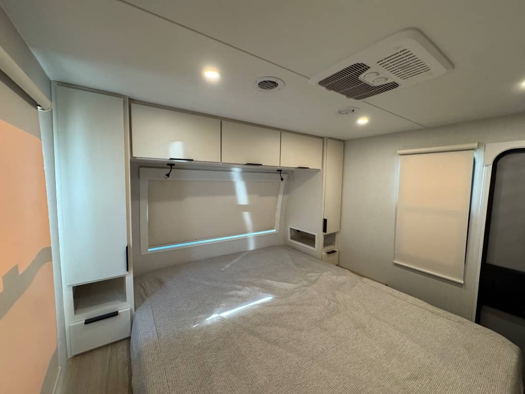 2026 Winnebago 2026 Winnebago Thrive - thumbnail 18