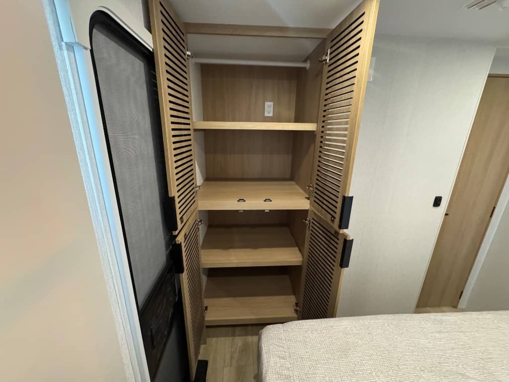 2026 Winnebago 2026 Winnebago Thrive - thumbnail 19