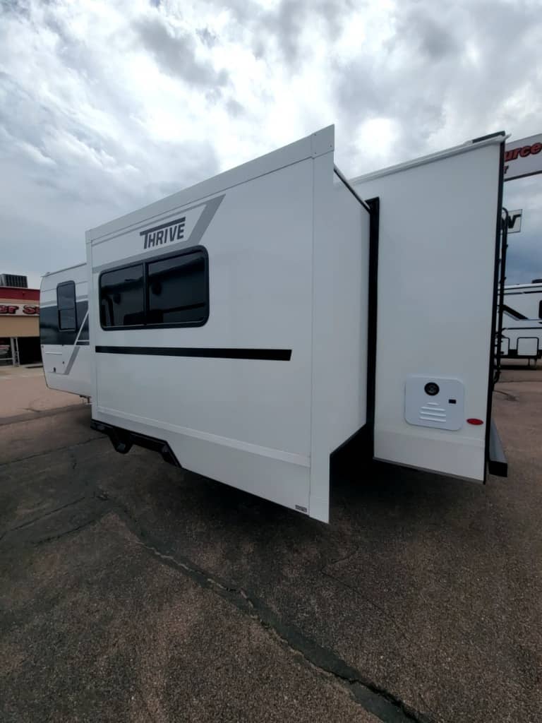 2026 Winnebago 2026 Winnebago Thrive - thumbnail 10